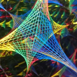 親子科学ワークショップ「箱型万華鏡を作って、美しい世界をのぞこう！」